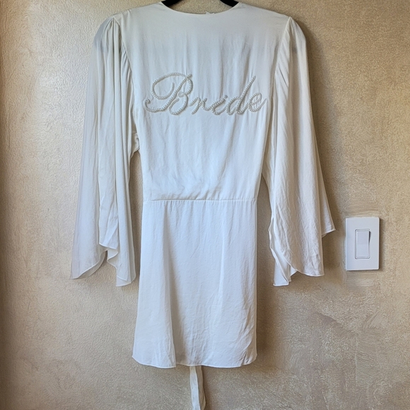 FLEUR DU MAL BRIDE EMBROIDERED ANGEL SLEEVE ROBE - Picture 7 of 12